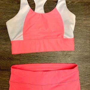 Fabletics Matching Sports Bra and Capri Workout Pants